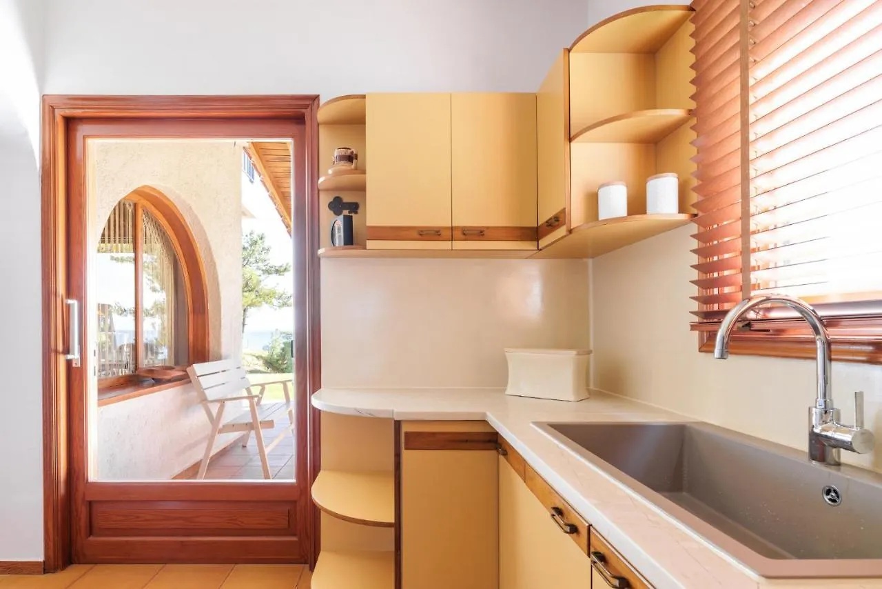 ניאה אירקליה Luna Villa Private Beach